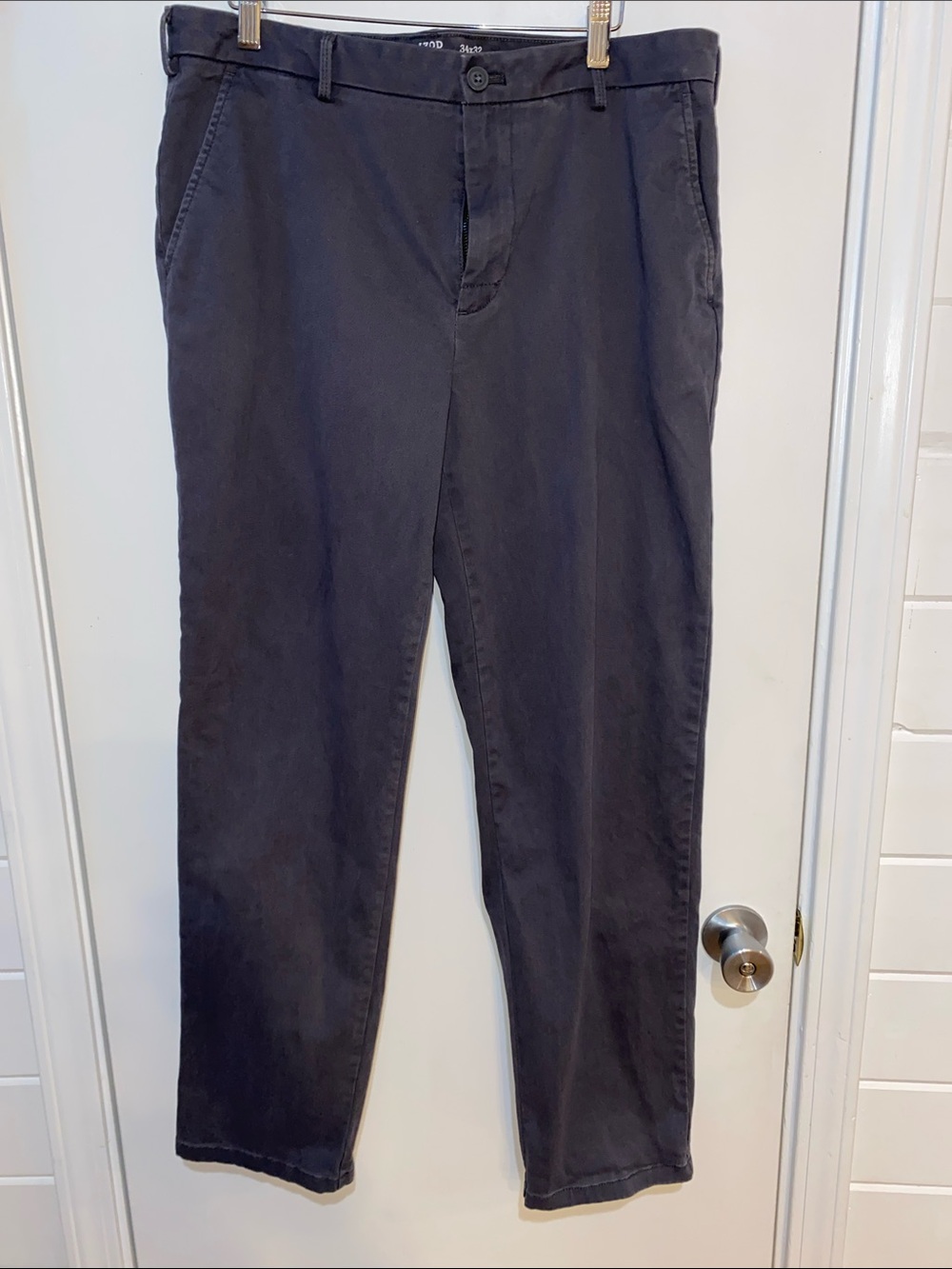 Izod Men's Charcoal Gray Straight Chinos